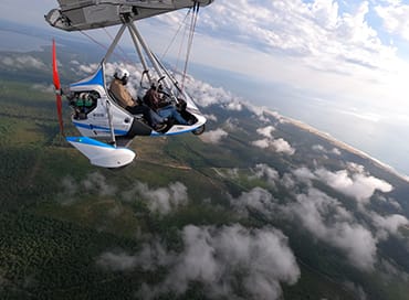 Survoler les nuages et le sommet de la Dune du Pilat